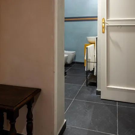 La Dimora Dei Rolli Apartment *